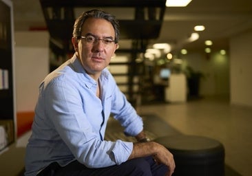 Juan Gabriel Vásquez: «Las novelas suelen ser más inteligentes que sus autores»