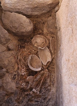 Imagen - Los restos del niño hallado en la tumba 149