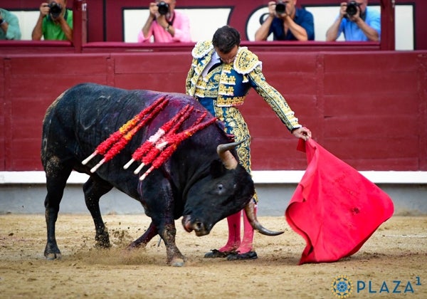 Los naturales Damián Castaño y la casta de Mochuelo hacen vibrar a Las Ventas en el primer desafío ganadero