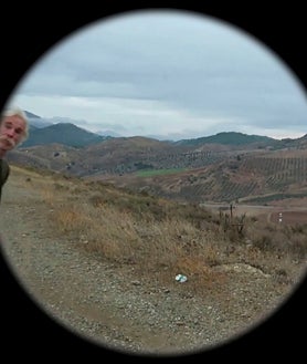 Imagen secundaria 2 - Sobre estas líneas, 'Null', de Sara Díaz y 'Mirar al sol' de Sara Martín Vázquez. Arriba, 'Lo que perece' de Carmen Parra