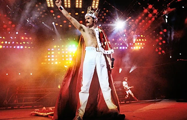 Mercury, con su corona y capa de la gira 'The magic tour'
