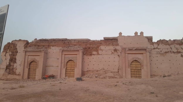 Imagen después - Una de las fachadas de la Mezquita de Tinmal antes y después del terremoto