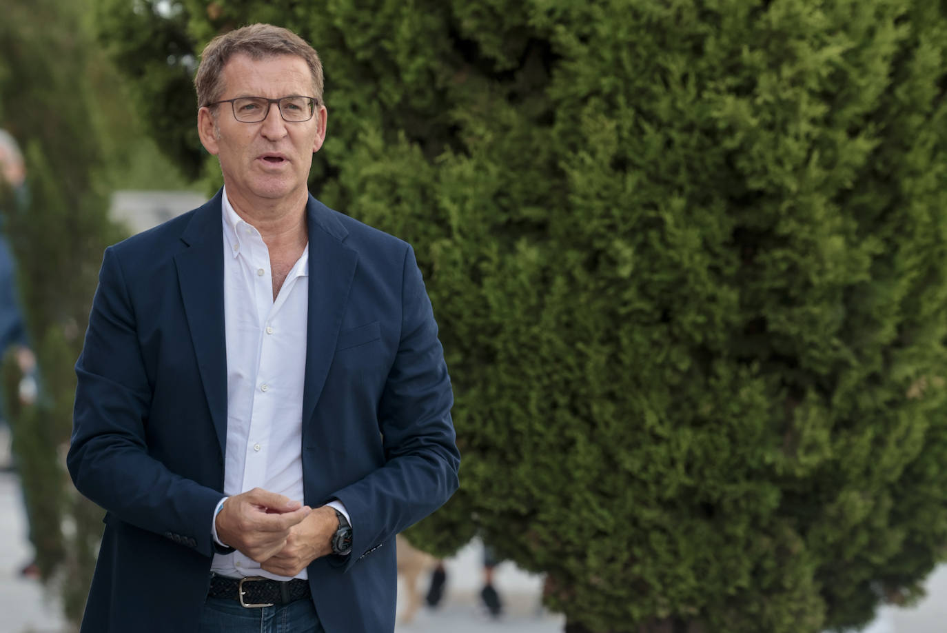 Alberto Núñez Feijóo, presidente del PP, recordó desde el tanatorio la figura de Pepe Domingo Castaño como una persona ejemplar y la buena amistad que compartieron.