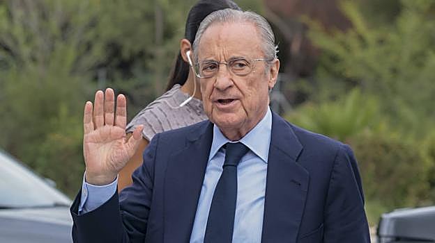 Florentino Pérez, a su llegada al tanatorio