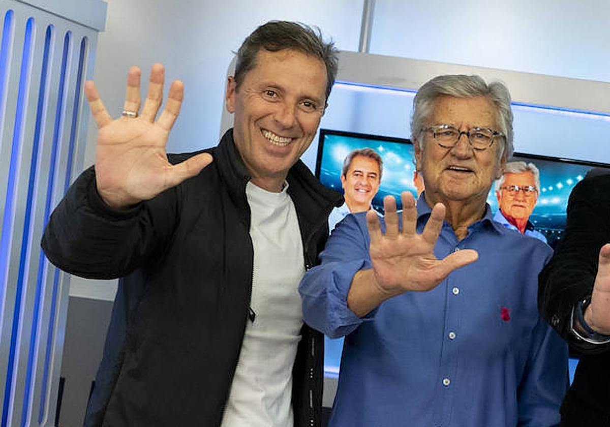 Paco González y Pepe Domingo Castaño durante la renovación de los programas deportivos de Cope.