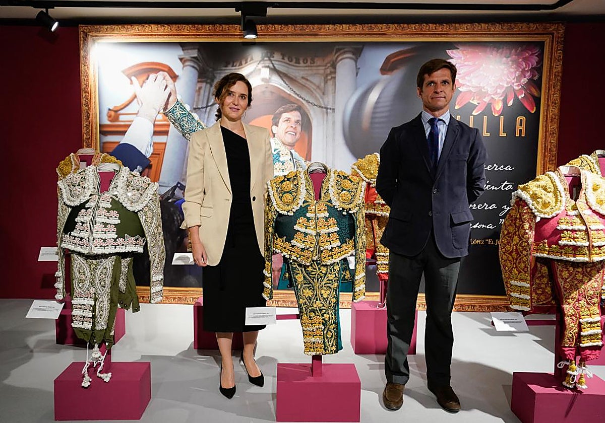 Ayuso y El Juli en la exposición