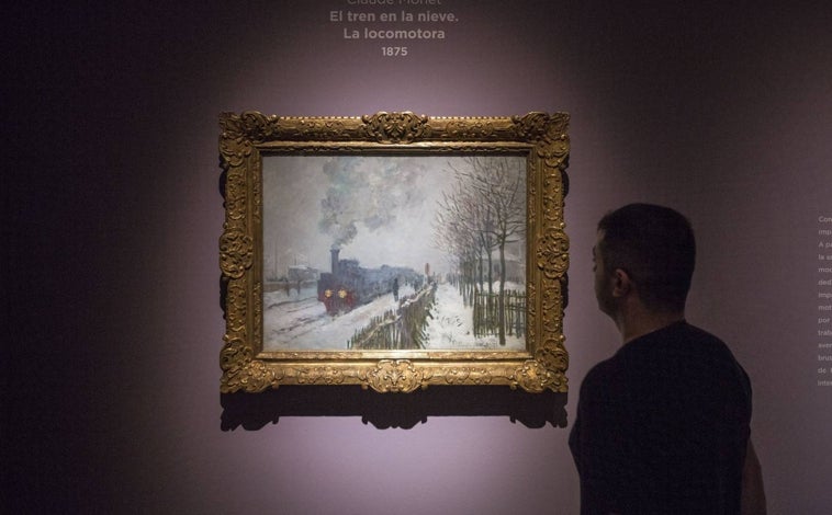 Imagen principal - Arriba, 'El tren en la nieve. La locomotora' (1875), obra maestra de su etapa temprana. Sobre estas líneas, a la izquierda, 'Vétheuil en la niebla' (1879) y 'Paseando cerca de Argenteuil' (1875)