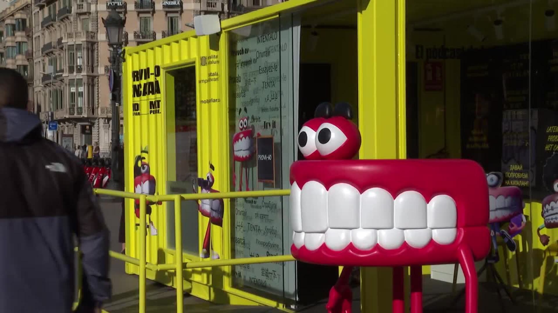 El Govern crea una cabina de podcast en catalán que viajará por Catalunya para &quot;activar la lengua&quot;