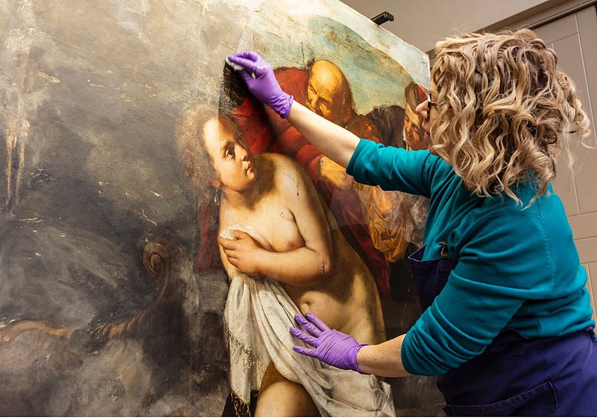 Una restauradora, en la puesta a punto de 'Susana y los viejos'