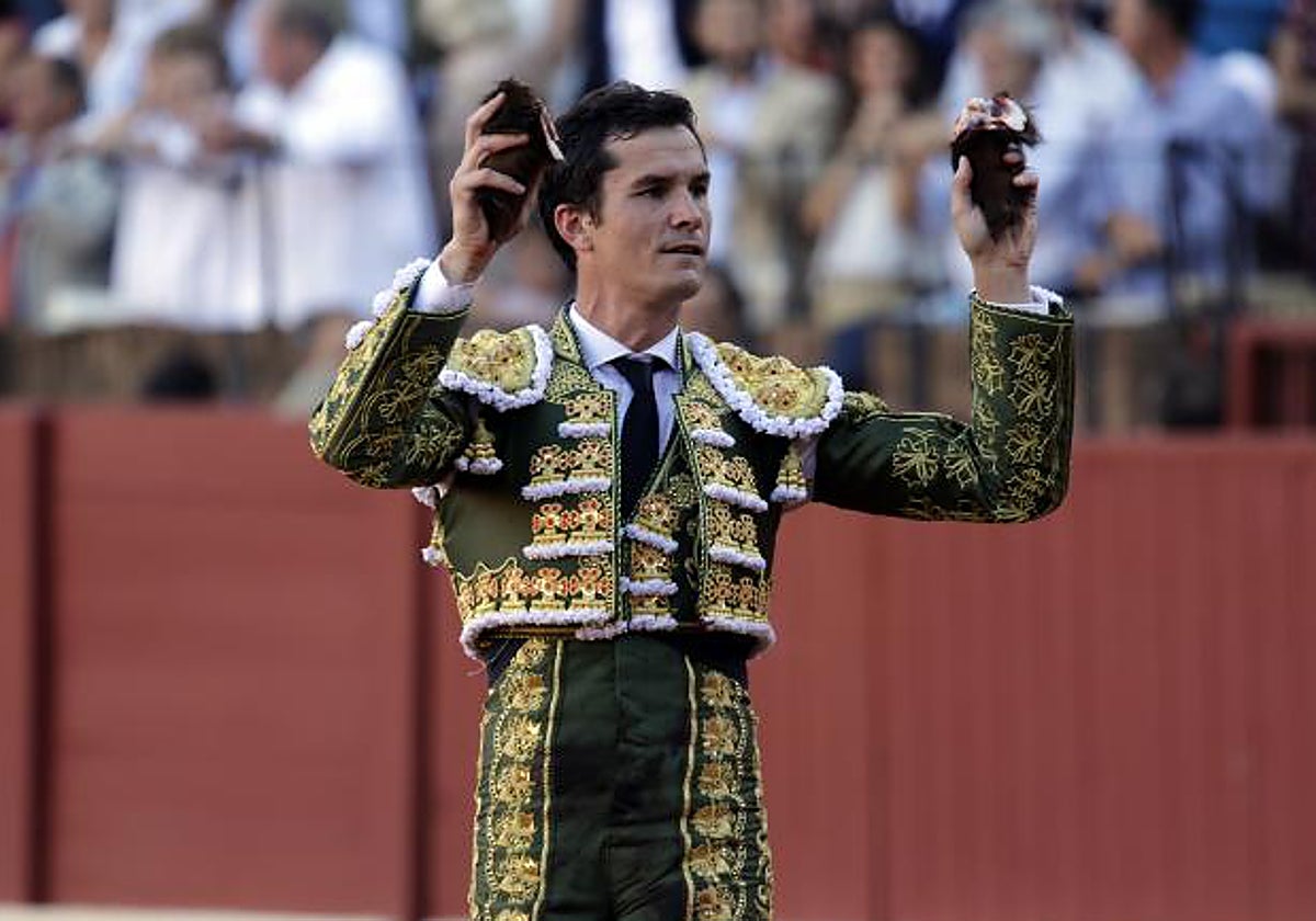 Daniel Luque pasea dos orejas en Sevilla