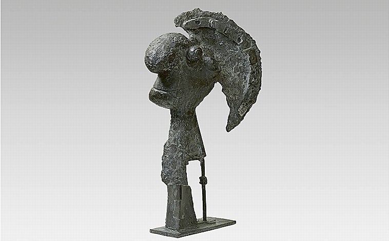Imagen principal - Sobre estas líneas, 'Cabeza de mujer' (1962) y 'Mujer encinta' (1950). Arriba, 'Cabeza con casco'