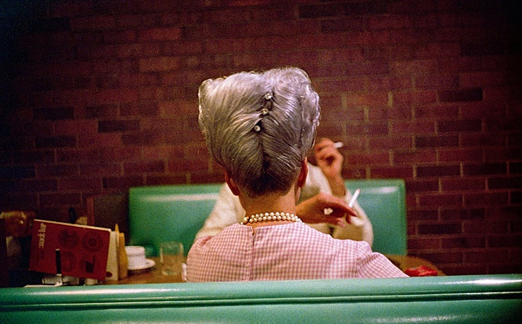 Imagen principal - Arriba, 'Sin título', obra de la serie 'Los Álamos'. Sobre estas líneas, otra imagen de ese conjunto y 'Sin título', de la serie 'Las afueras'