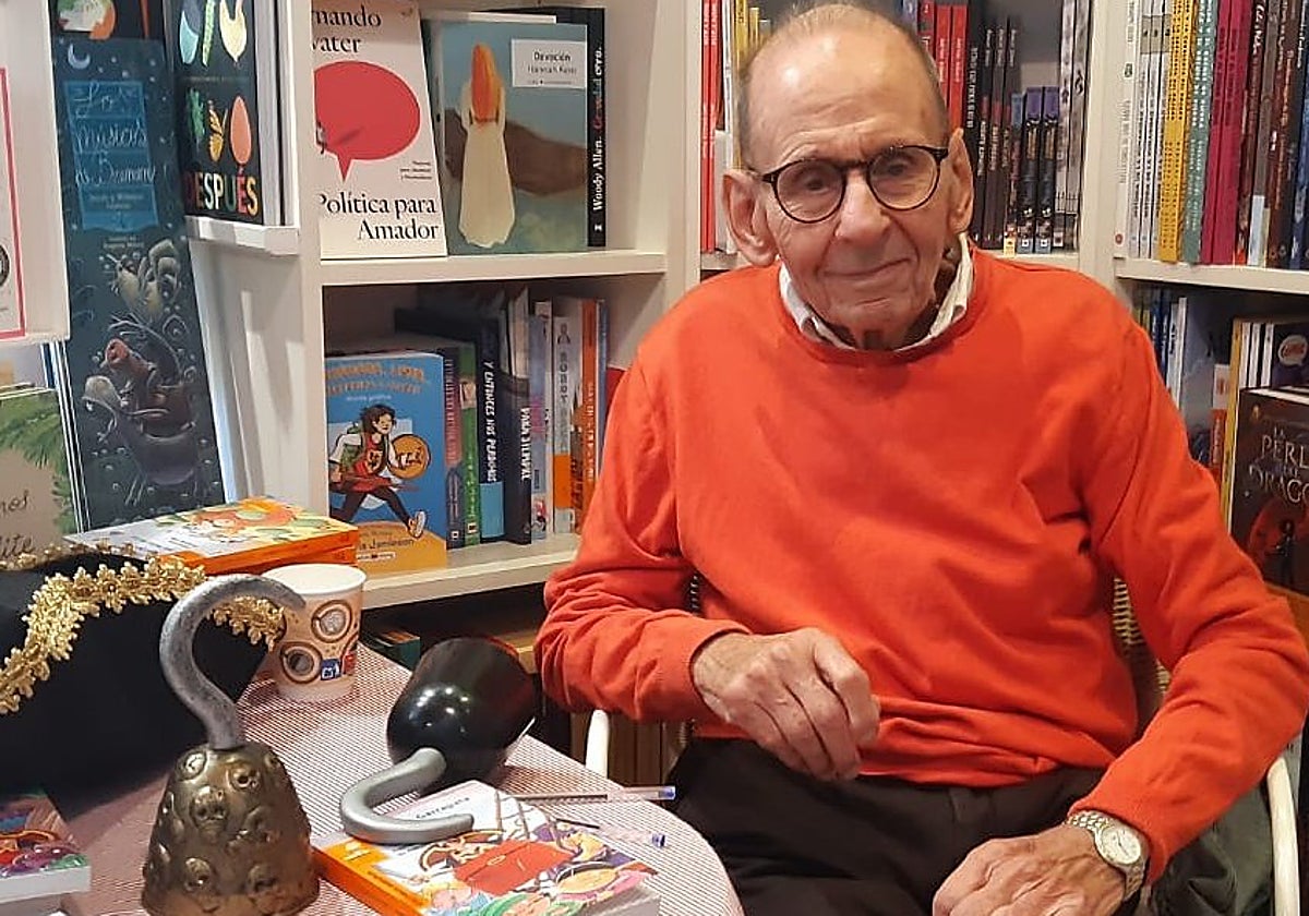 El escritor madrileño Juan Muñoz será homenajeado en la entrega del Cervantes Chico este 19 de octubre