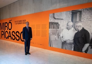 El Rey visita la exposición 'Miró-Picasso' en Barcelona