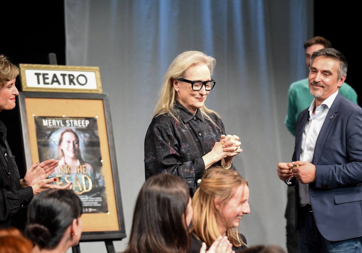 Meryl Streep recibe el aplauso de los jóvenes actores de la ESAD