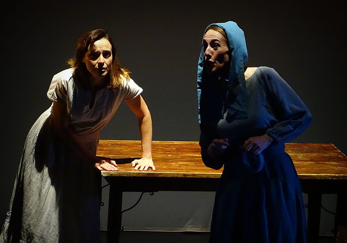 Elena Rey y Anabel Maurín, en una escena de 'Francisca'