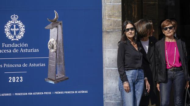 Rosalia Broccolo y Maria Ordine, pareja y hermana, respectivamente, del profesor y escritor italiano Nuccio Ordine