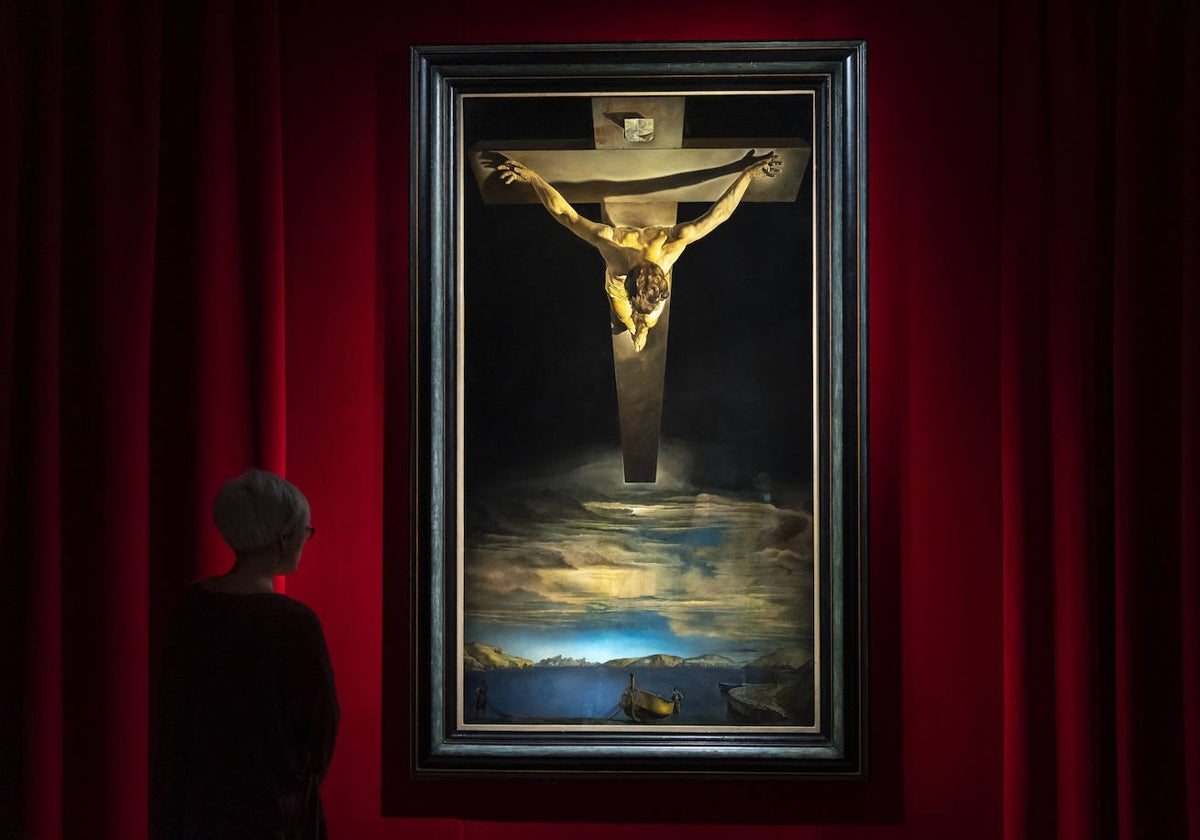 Dalí vuelve a montar el Cristo en Figueras