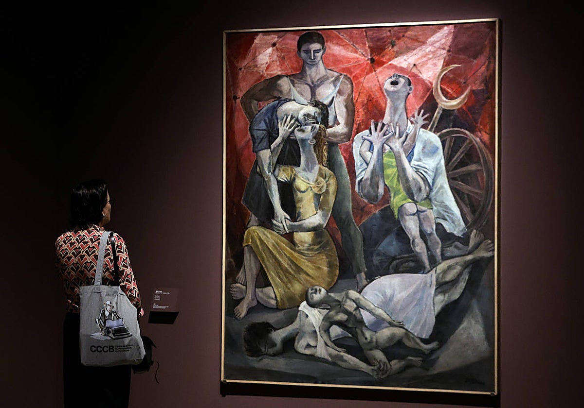 Una visitante contempla una obra de Marc Aleu en el MNAC de Barcelona