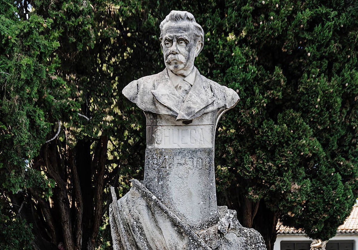 El monumento funerario de Federico Chueca en la sacramental de San Justo