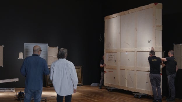 Instalación de la obra 'Versos (Las Meninas)' de Vik Muniz en las salas de la exposición temporal 'Reversos' en el Prado