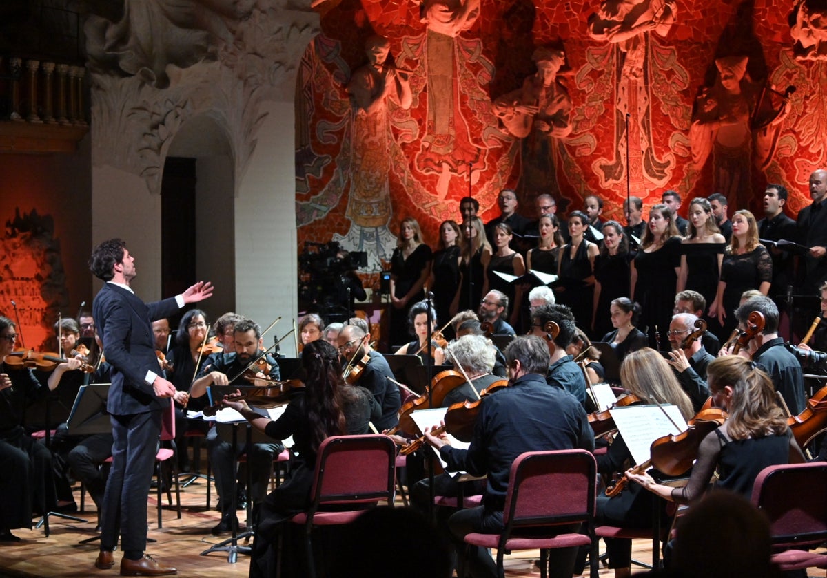 Pichon, dirigiendo su grupo, Pygmalion, en el Palau de la Música