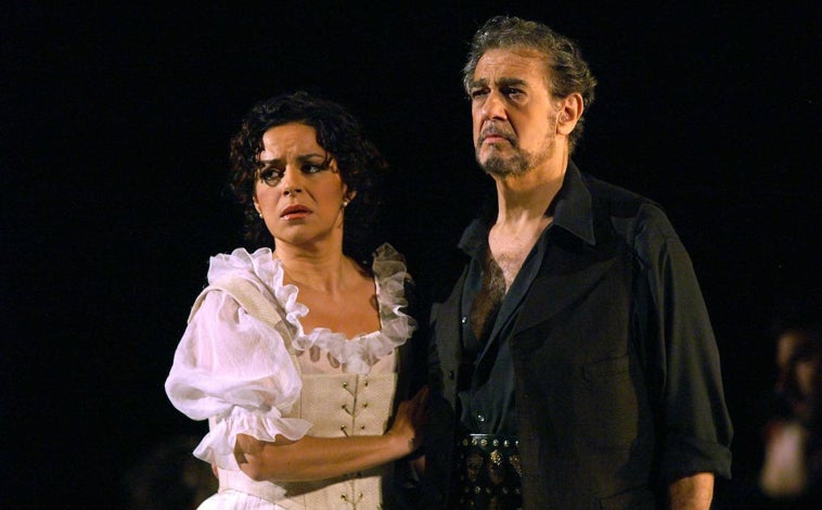 Imagen principal - Nancy Fabiola junto a Plácido Domingo en 'Luisa Fernanda', en el Teatro Real; en el papel titular de 'Carmen' en el MET, y en 'The Rake's Progress'