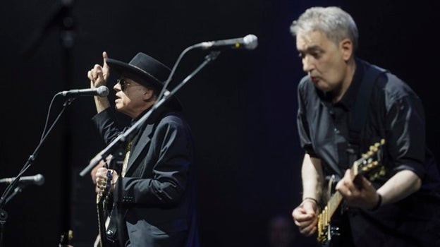 Julián Hernández y Miguel Costas, durante la despedida de Siniestro Total en el WiZink Center