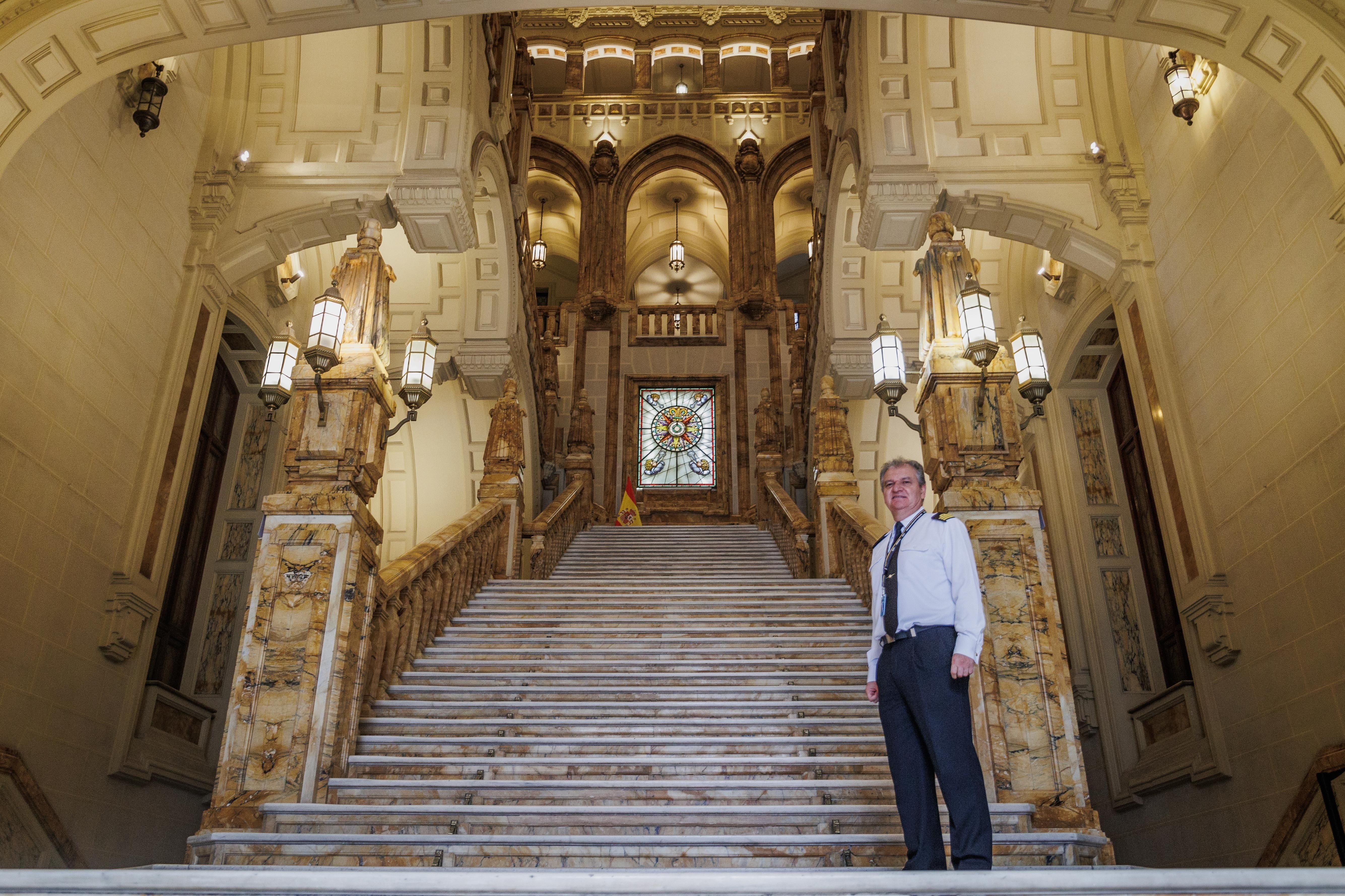 Escalera monumental del Cuartel General de la Armada