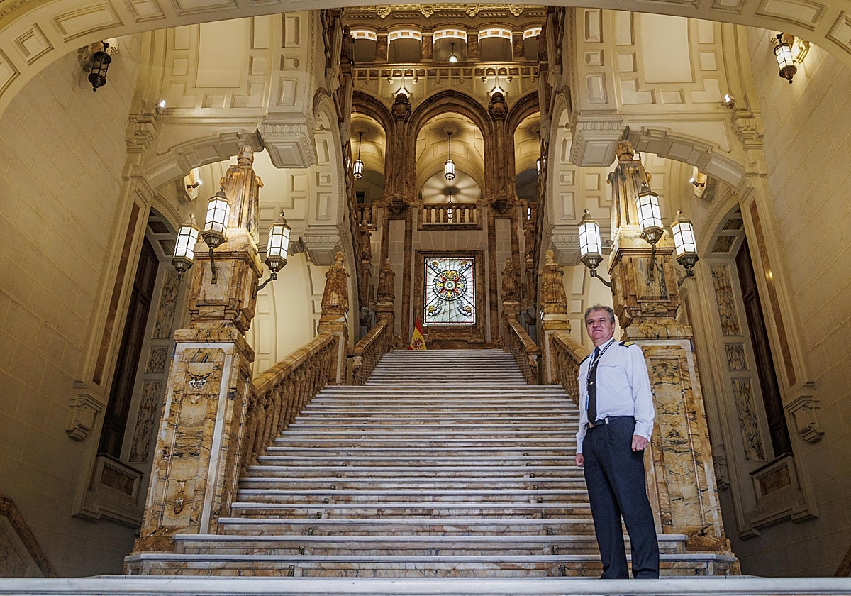 Escalera monumental del Cuartel General de la Armada