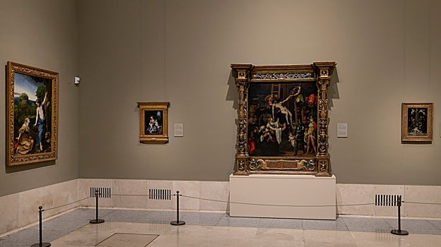 Imagen antes - El Prado exhibe sus pinturas, los reversos... y ahora los marcos