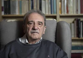 Manuel Longares:  «La literatura es escribir hacia la nada y quedarse esperando»