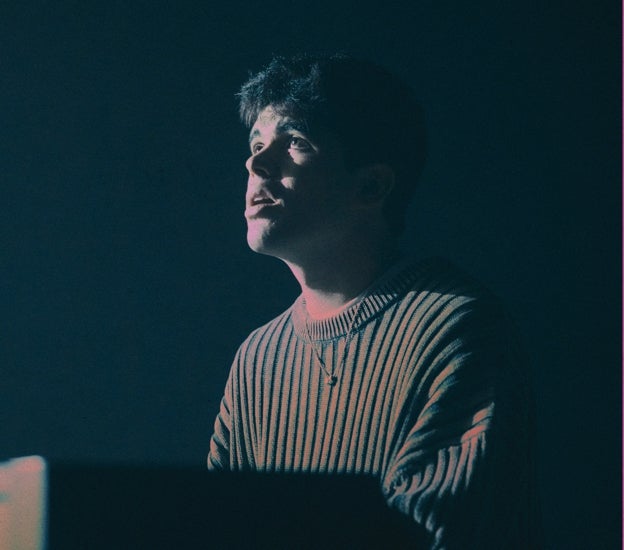 Íñigo Quintero se aferra a la fe para repetir el milagro con su nueva canción &#039;Lo que queda de mí&#039;
