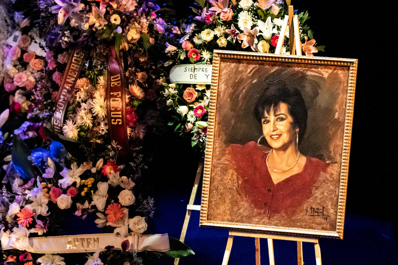 Un cuadro de la actriz preside la capilla ardiente