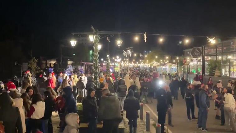 Ceremonia de encendido del árbol de Navidad en la localidad libanesa de Bnachii