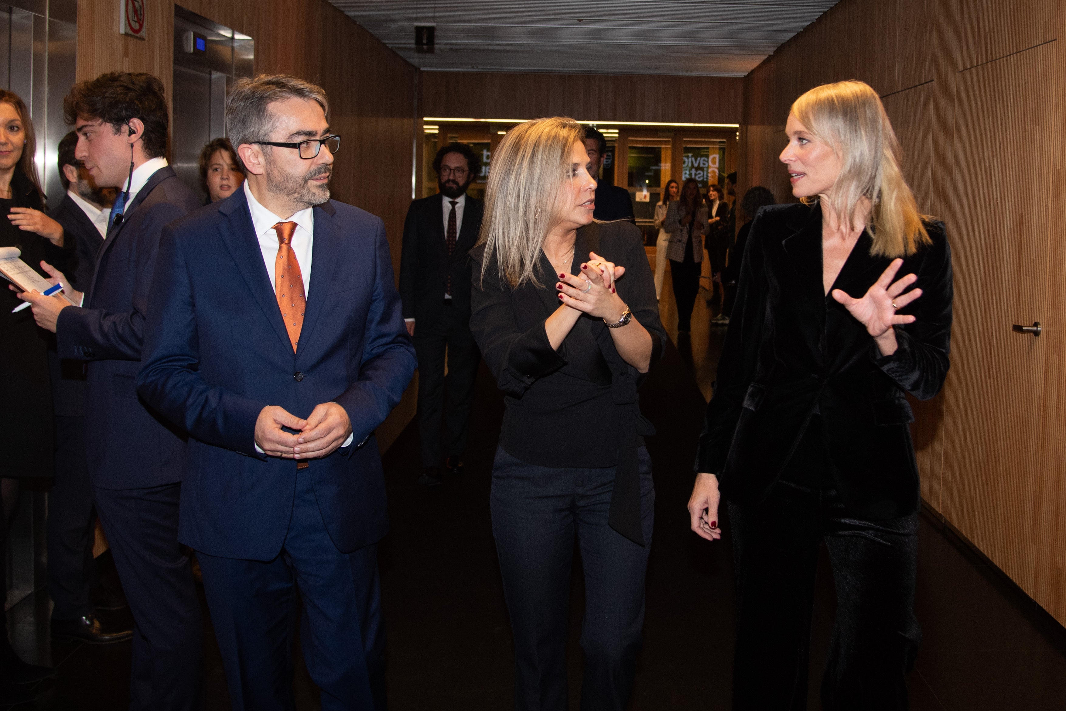 Jesús García Calero, Karina Sainz Borgo y Romina Caponnetto en la entrega del Premio de Periodismo David Gistau