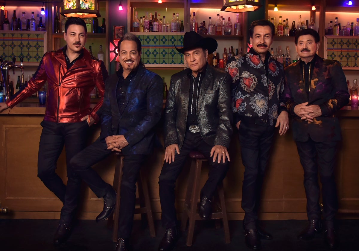 Los Tigres del Norte, con su líder Jorge Hernández en el centro