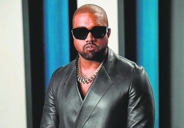 Kanye West viste un gorro de estilo Ku Klux Klan en la escucha de su nuevo trabajo