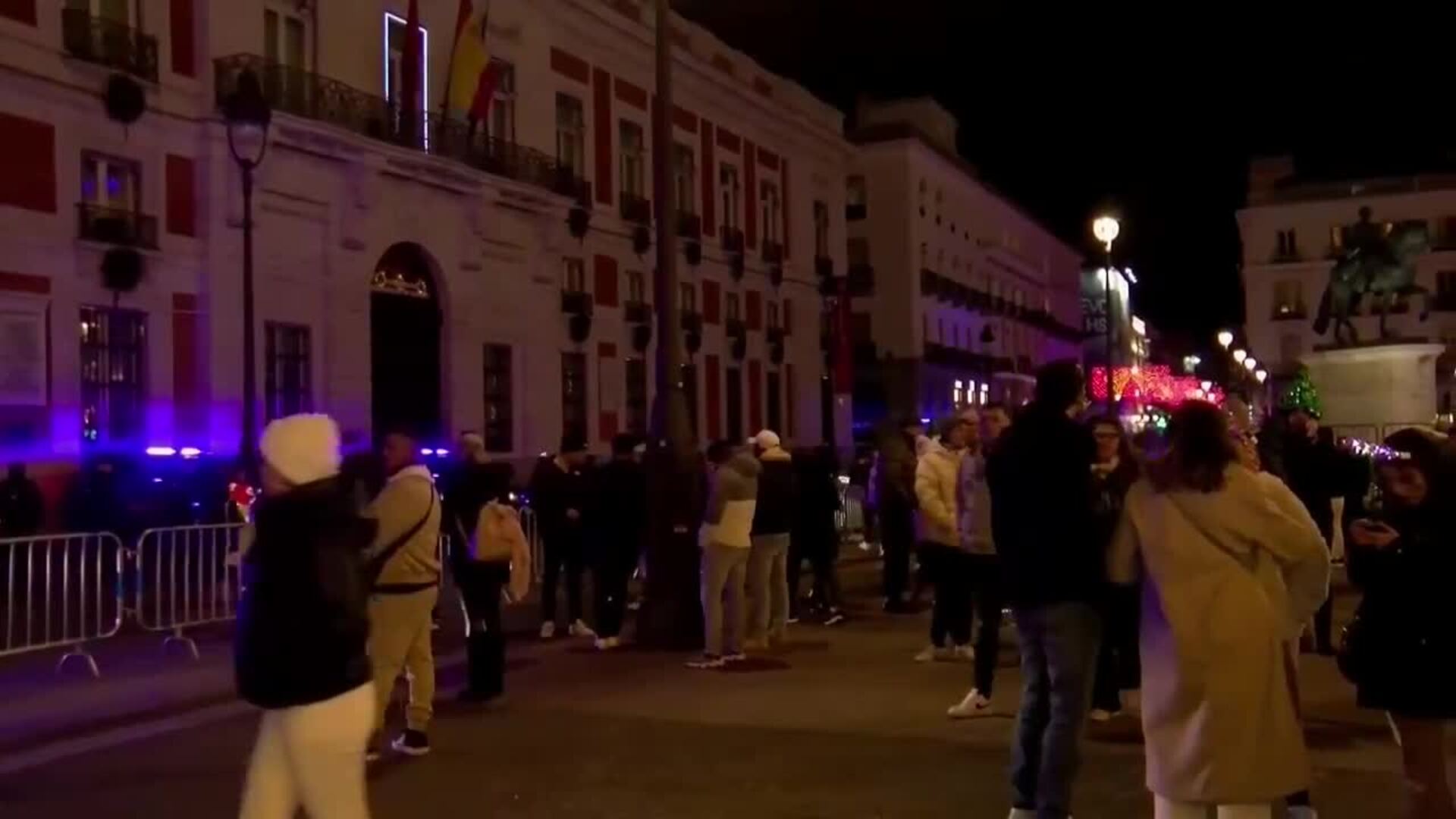 Madrid celebra el Año Nuevo con las campanadas y fuegos artificiales en ...