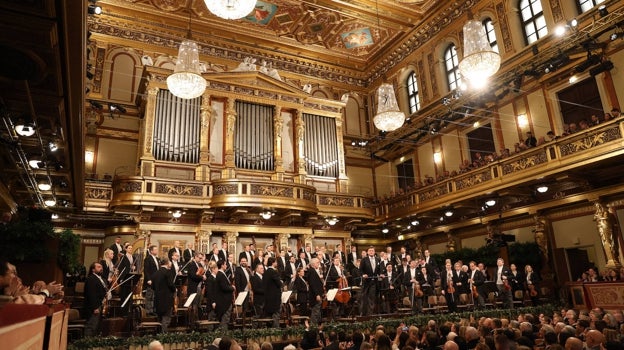 Vista del Musikverein, con la orquesta saludando al público