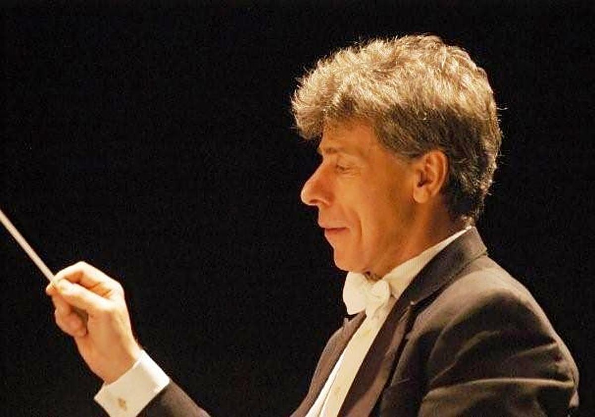 El director de orquesta británico Jan Latham-Koenig.