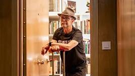 Arturo González-Campos: «El humor es tan libre que es peligroso»