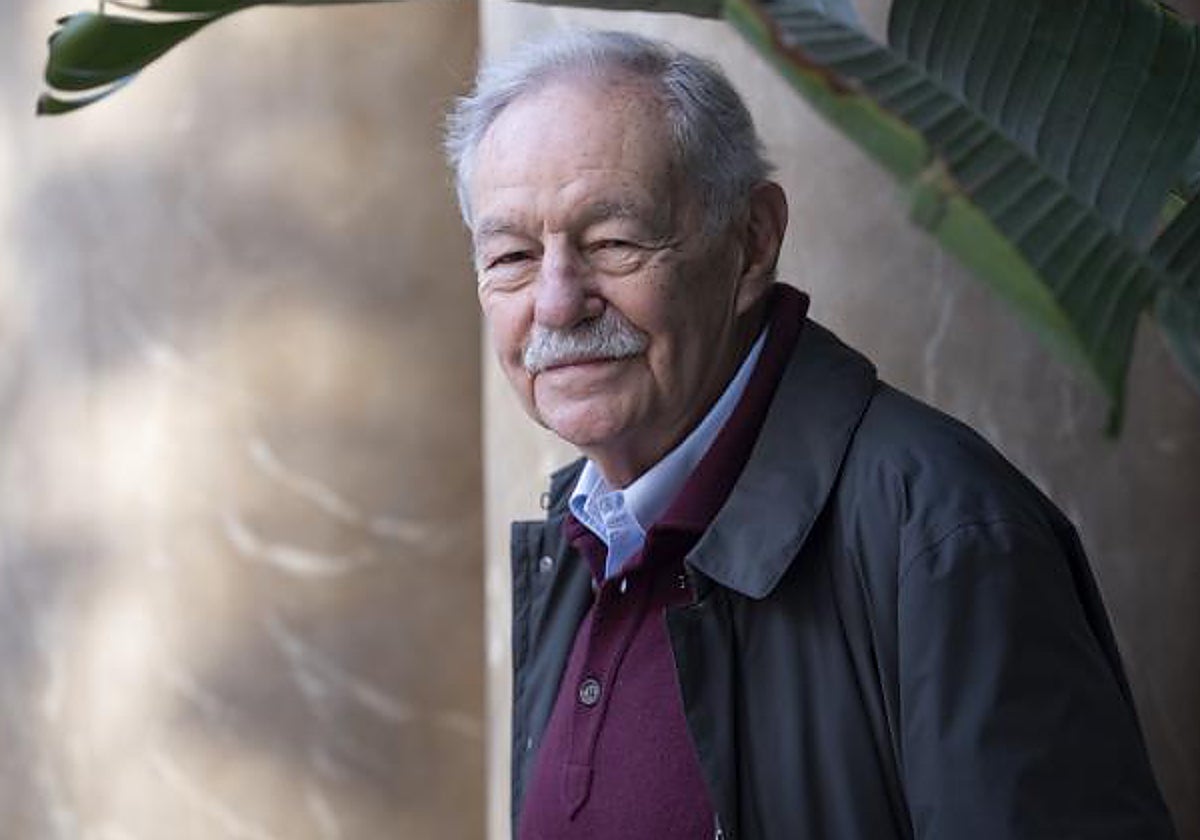 Eduardo Mendoza (Barcelona, 1943)