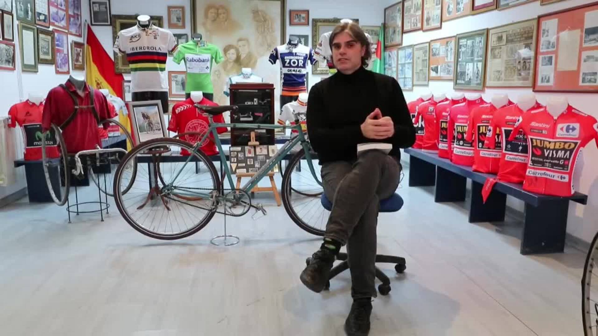 Un libro cuenta lo que no aparece en los textos de historia del ciclismo