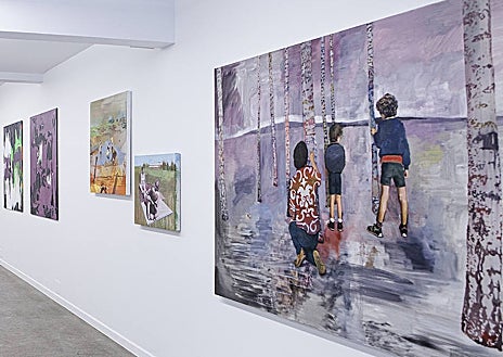 Imagen secundaria 1 - Sobre estas líneas, las obras expuestas en la quinta edición del proyecto 'Cuarto de Invitados' en la galería de Santander