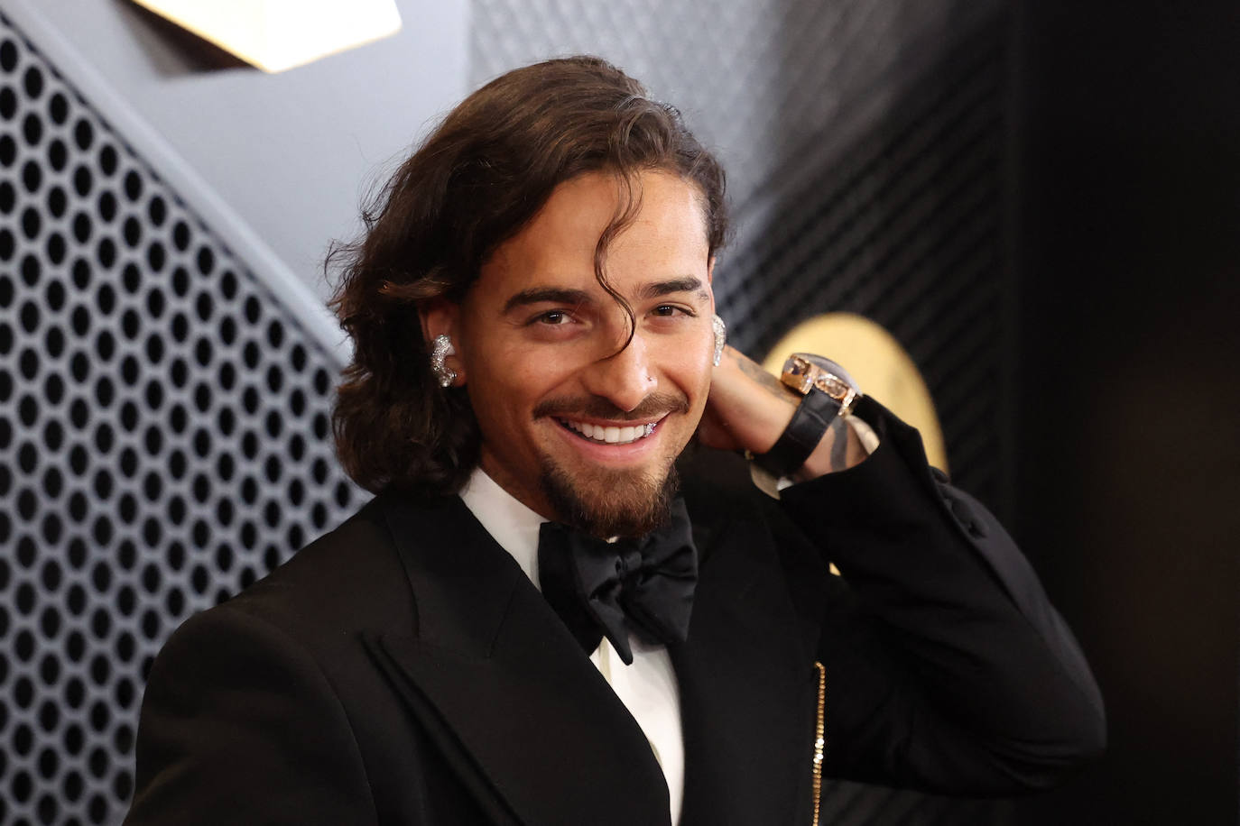 Maluma, en la alfombra roja de la 66 edición de los premios Grammy