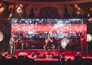 Antònia Font, con el Palau de la Música también a sus pies