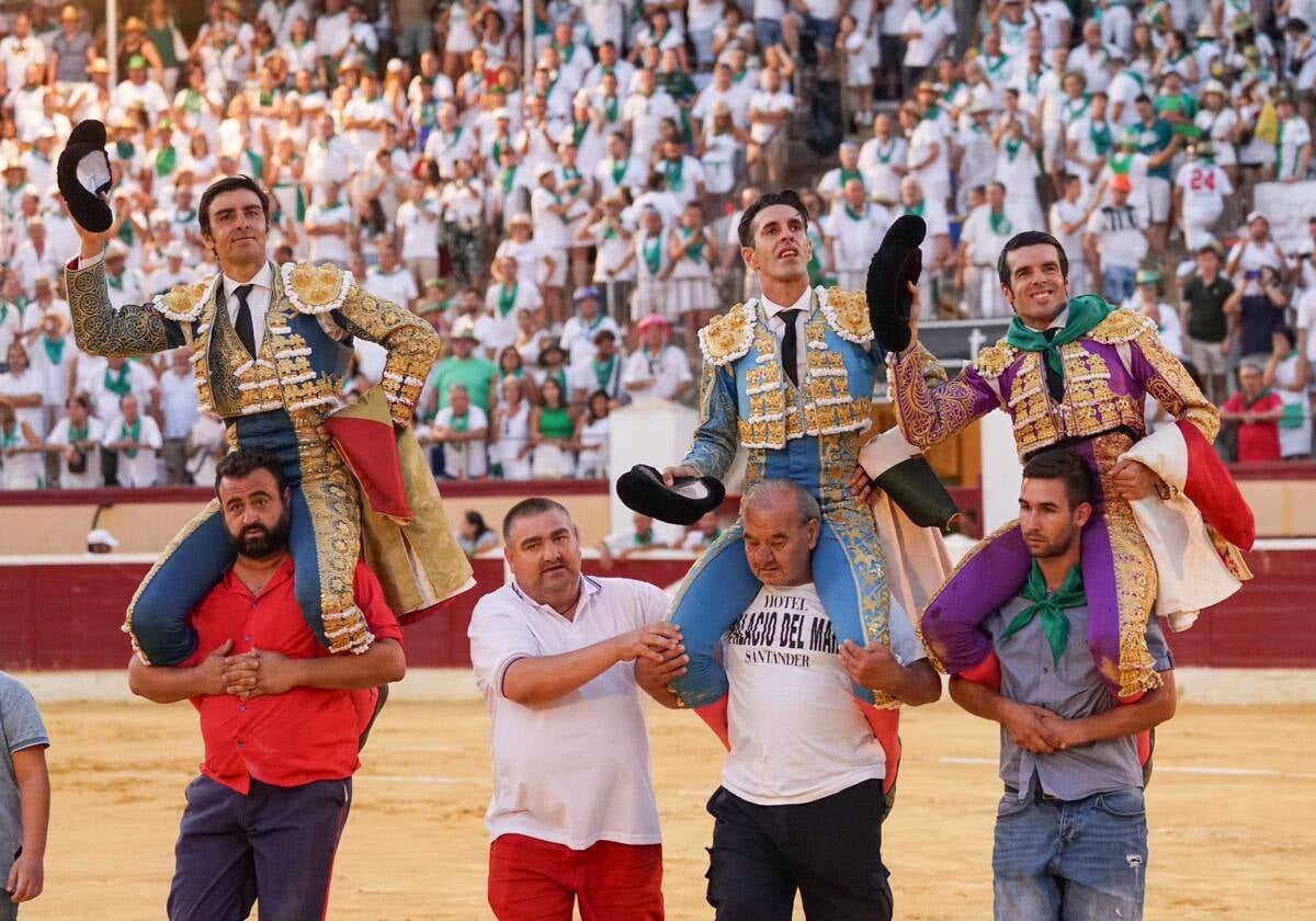 Perera, Talavante y Emilio de Justo salen en hombros de la plaza de Huesca