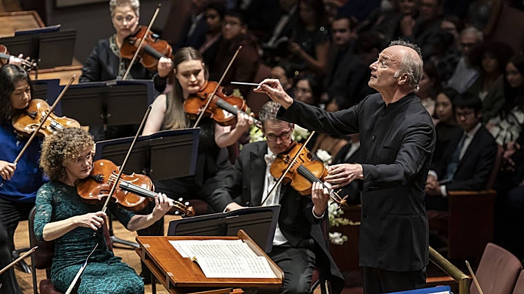 Gianandrea Noseda dirigiendo la National Symphony Orchestra en el Kennedy Center (Washington)
