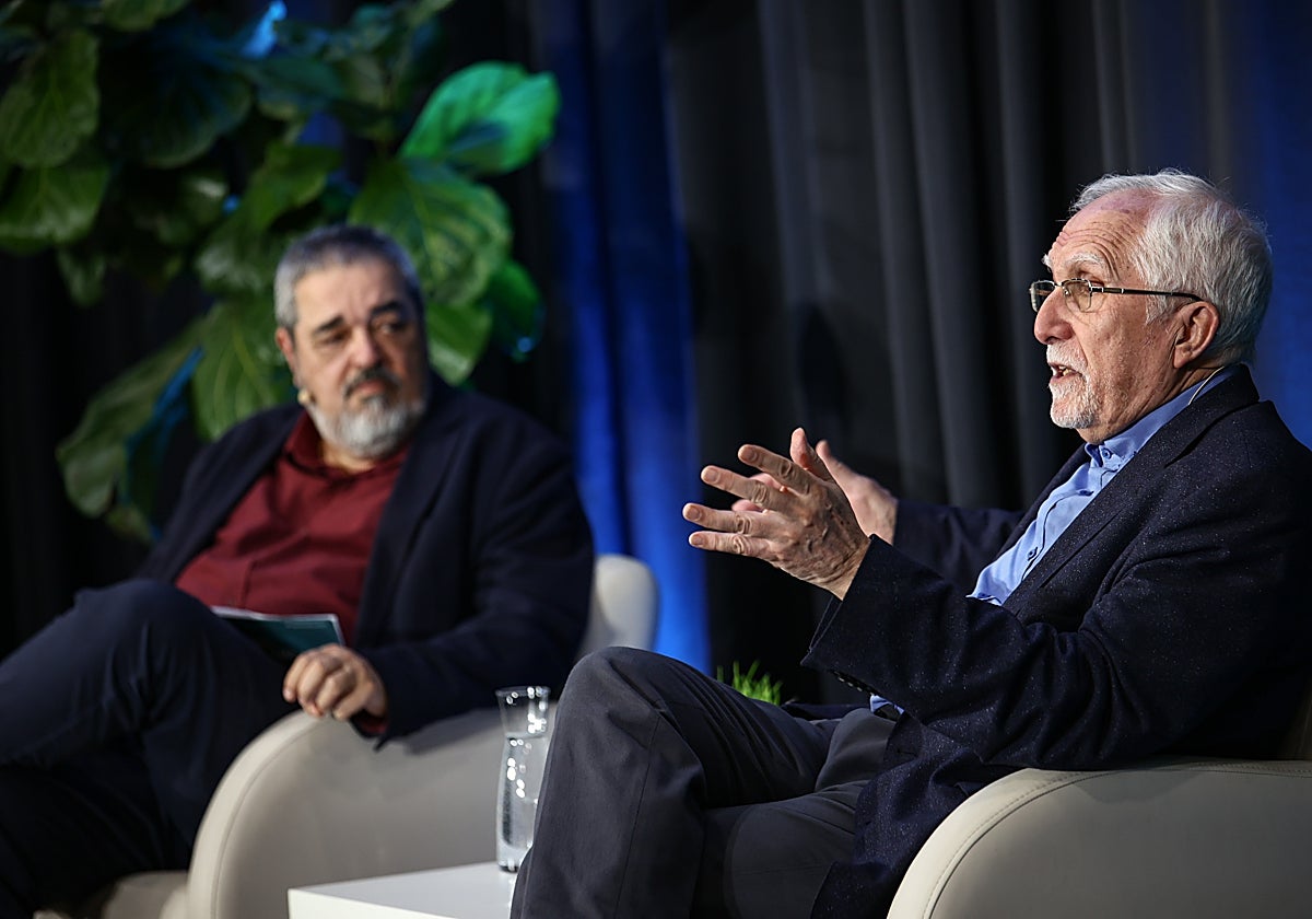 Carlos Aganzo (a la ziquierda) con Luis Mateo Díez